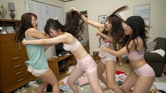 女同士の喧嘩は美しい キャットファイト Catfight レズビアン レズビアンバトル 百合 AI写真集、AI動画集  2【無料エロ漫画】d_553284…実質無料